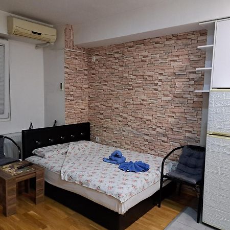 Wonderful Studio Apartment In Skopje Center Luaran gambar